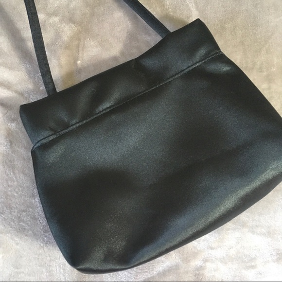 ๐ 4/$25 Vintage Satin Kenneth Cole Evening Bag - Picture 3 of 6